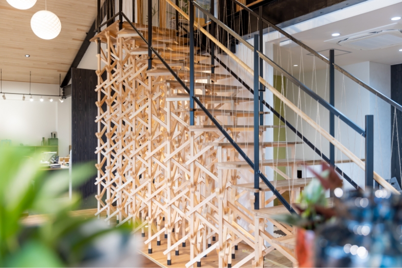 伝統と革新が息づく「立体木組み」の空間