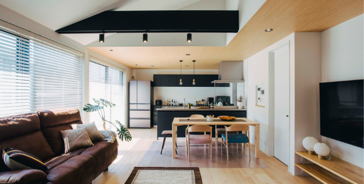 明るい平屋のリビングダイニング