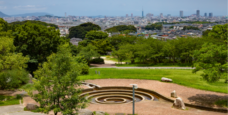 見晴らしのよい西油山中央公園