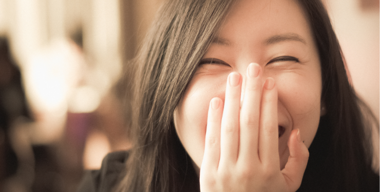 笑顔があふれる女性