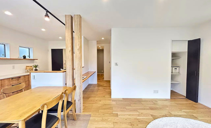 ナチュラルテイストの内観