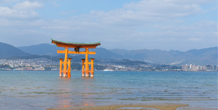 広島にある厳島神社の大鳥居