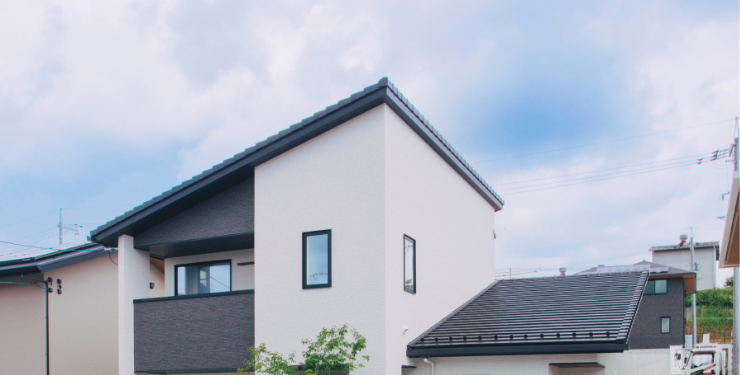 おしゃれな白黒の戸建て外観