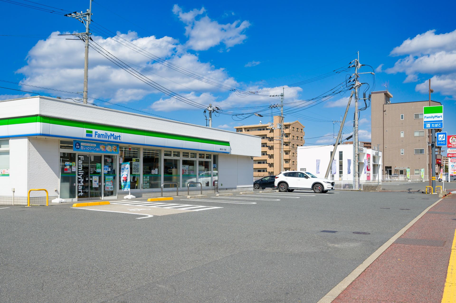 ファミリーマート西条三永店　約1050ｍ　徒歩14分