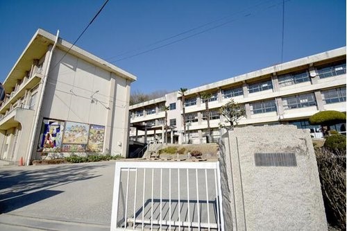福山市立道上小学校 約630ｍ 徒歩8分