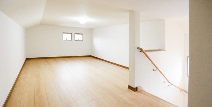 広い屋根裏部屋