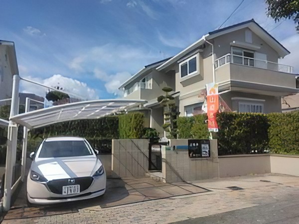ガレージと2階建て