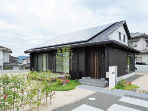 家族にやさしい自然素材の家《福山市》