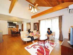子どもの元気な声が響く勾配天井の家《広島市南区》