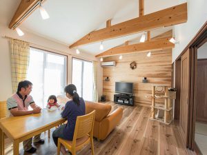 杉の香りと猫との暮らしを楽しむ家《愛媛県越智郡》