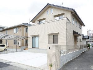 木の新たな魅力で家族が和む家《広島市安芸区》