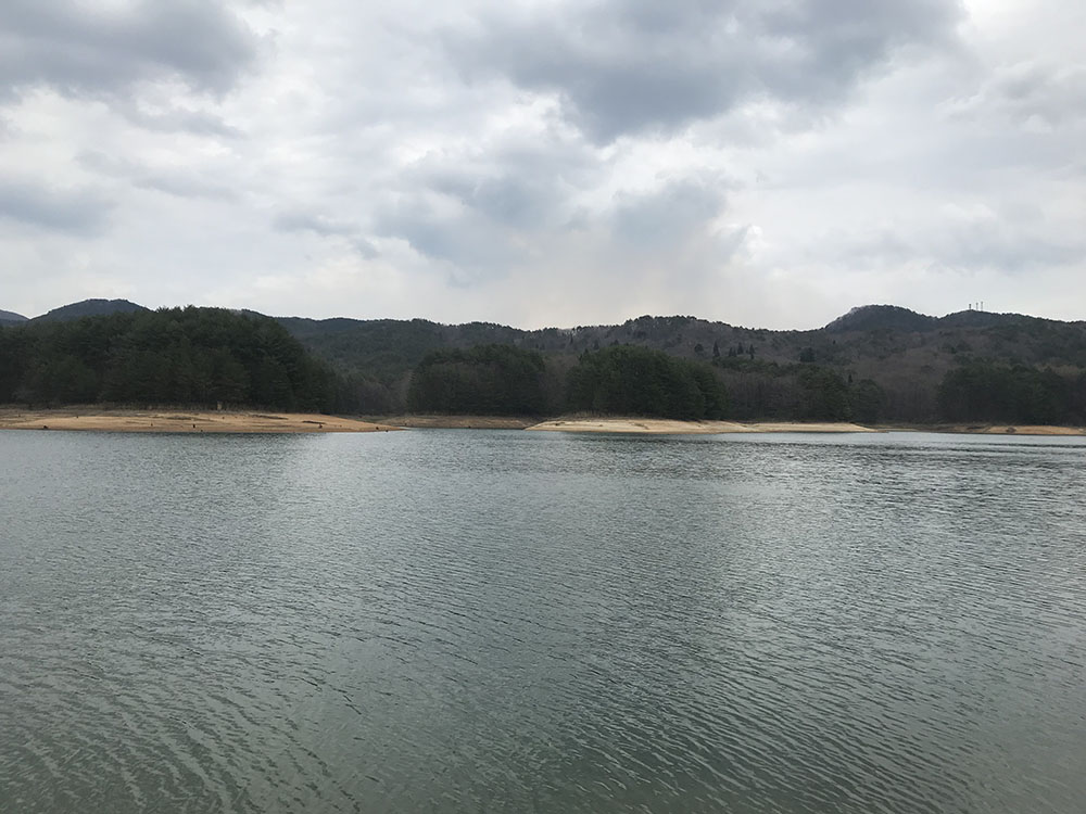 湖畔