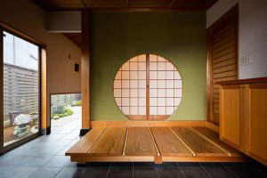 枯山水が出迎えてくれる家《呉市》