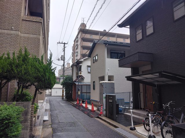 ピンチ！前面道路は一方通行の細道！！