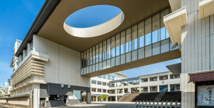 筑紫女学園中学校の正門
