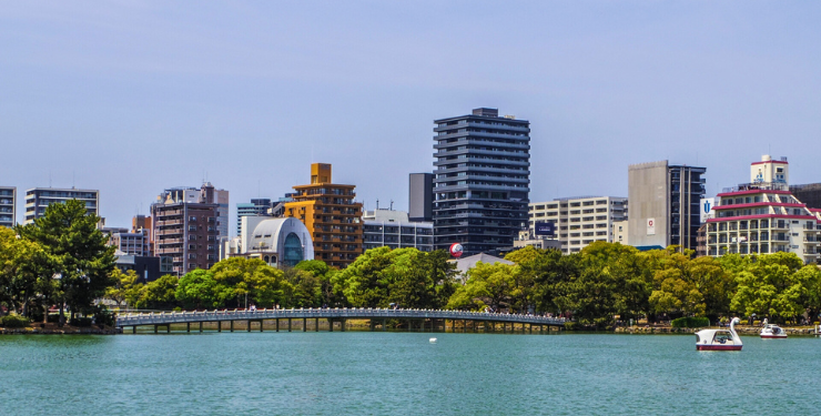 大濠公園からみた街並み