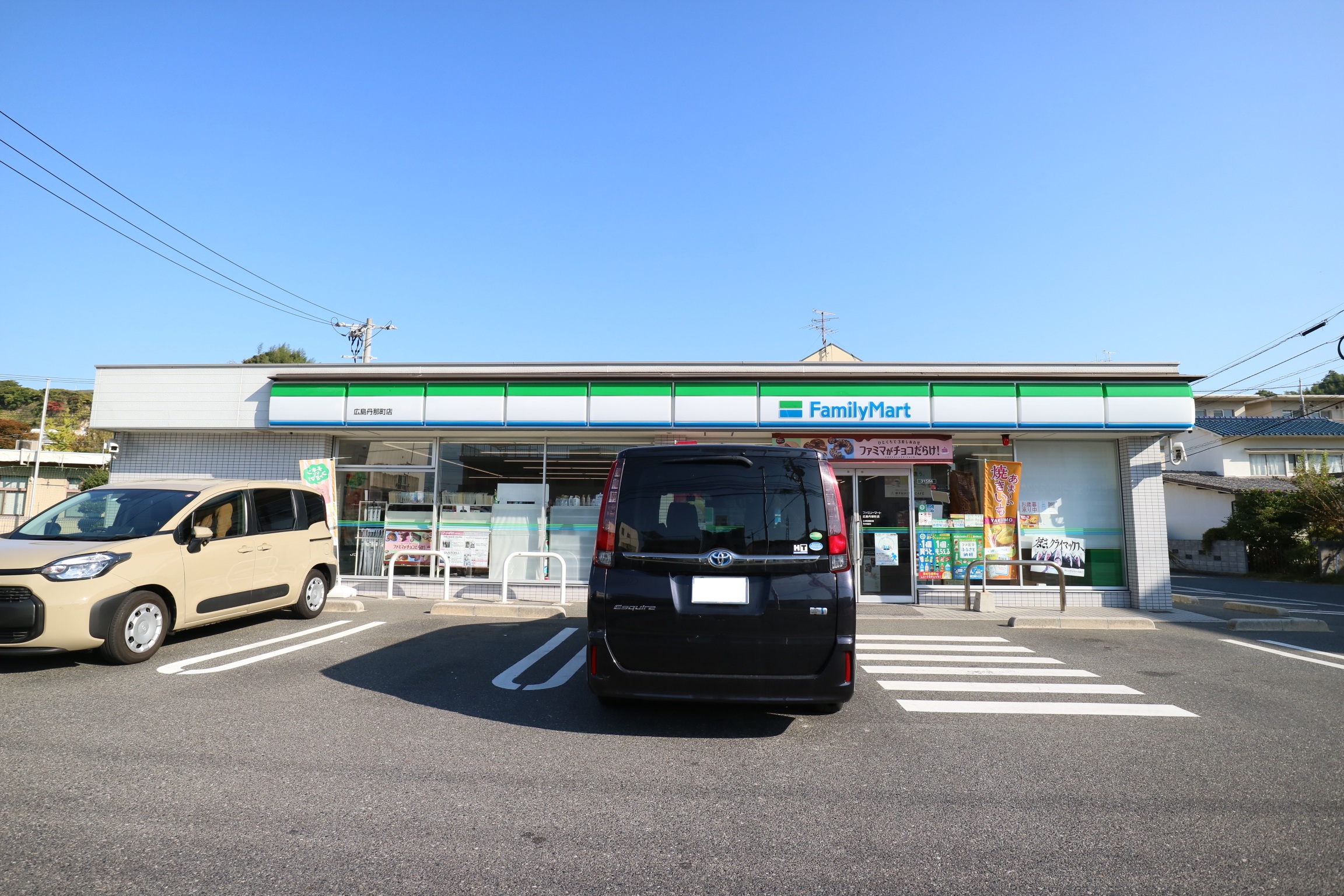 コンビニ「ファミリーマート広島丹那町店」へ約950m（徒歩12分）