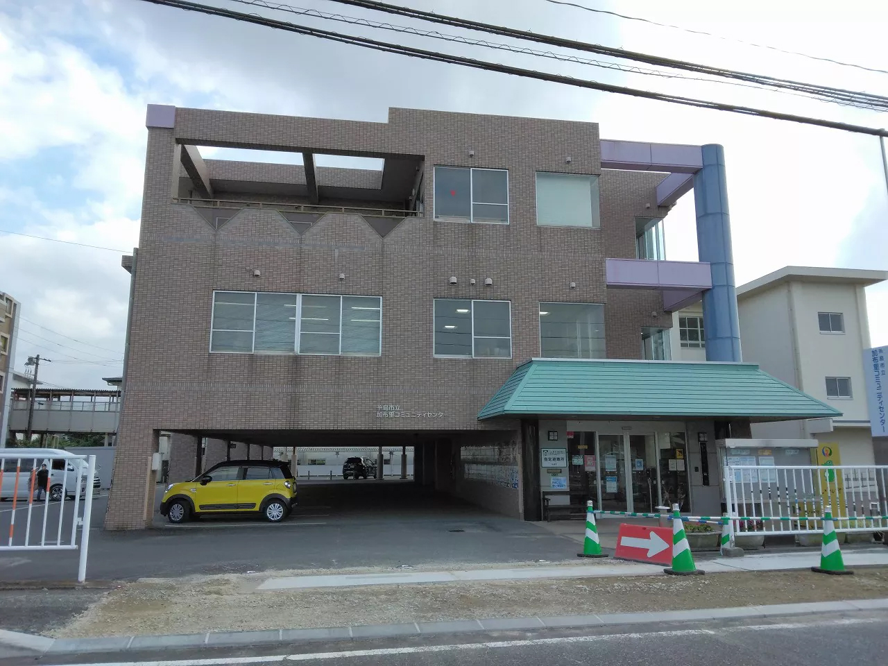 あっぷる保育園まで徒歩約15分(1135ｍ)。企業主導型保育園、開園時間午前7：00～午後8：00、定員41名、13時間保育、日・祝日保育、一時預かり保育（※定員あり）各保育室完全冷暖房完備、0・1・2歳児保育室床暖房一人一人としっかり向き合えるように定員も少人数でアットホームな雰囲気で預けることができます。