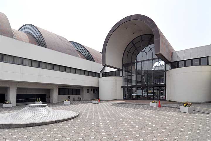 安佐南区スポーツセンター　徒歩10分（約740ｍ）