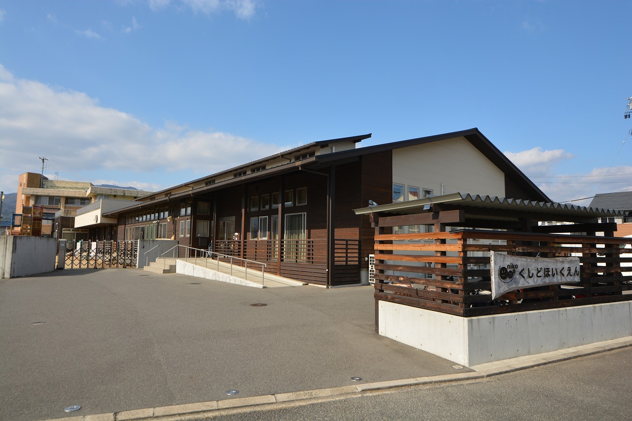 串戸保育園へ約400m（徒歩5分）