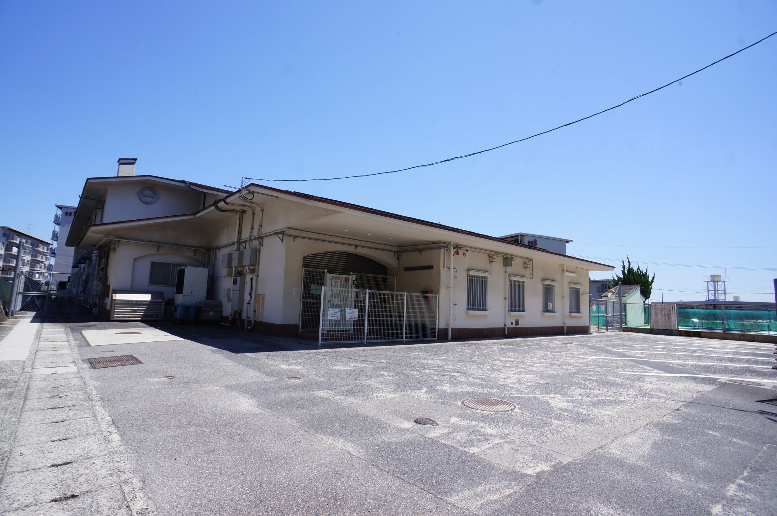 阿品台東保育園へ徒歩8分（約600ｍ）。お子様の足でも無理なく通える安心の距離。送り迎えの負担が少なく、共働きのご夫婦にもぴったりの子育て環境です。