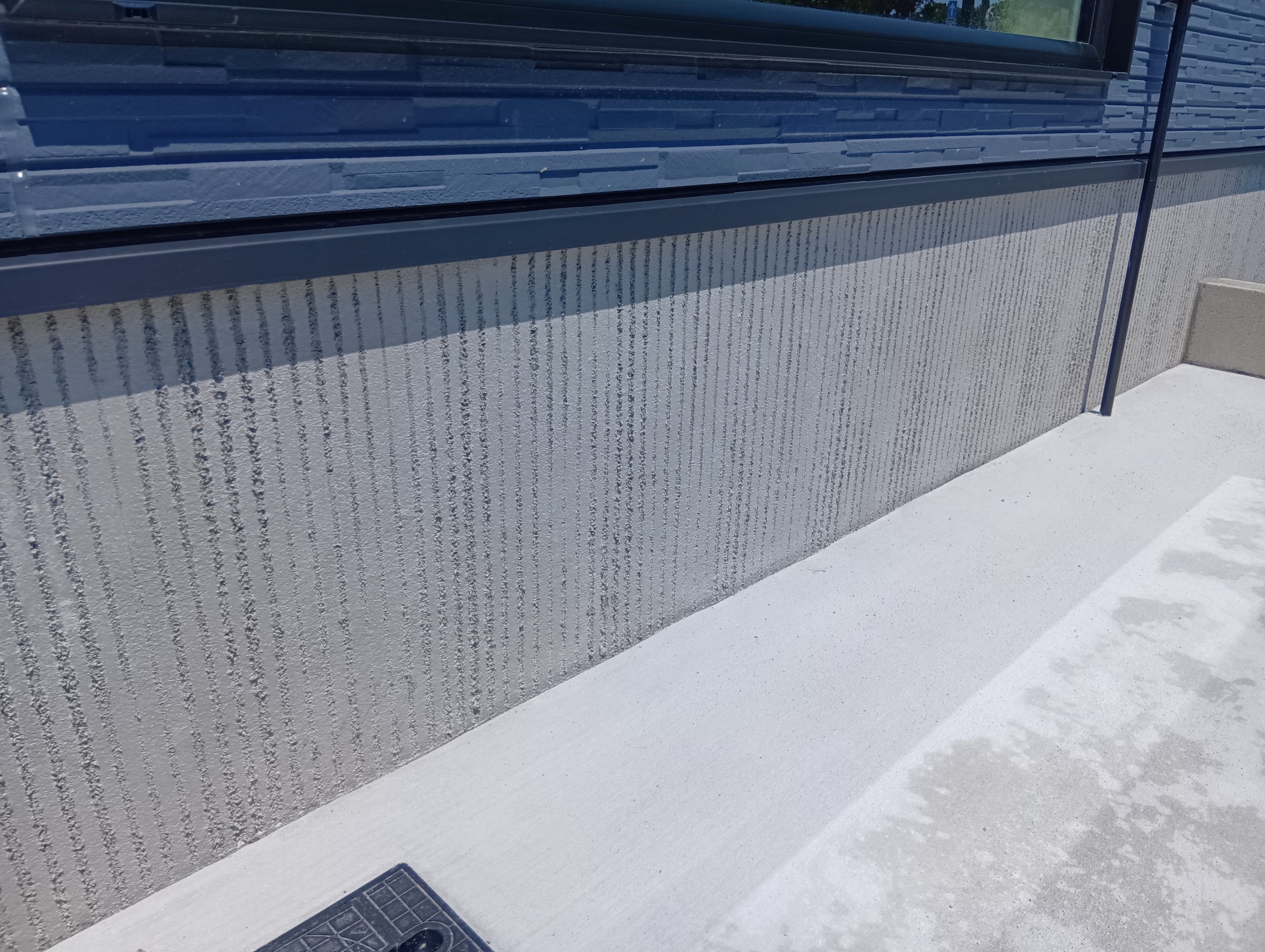 基礎巾木仕上げ　　くし引き