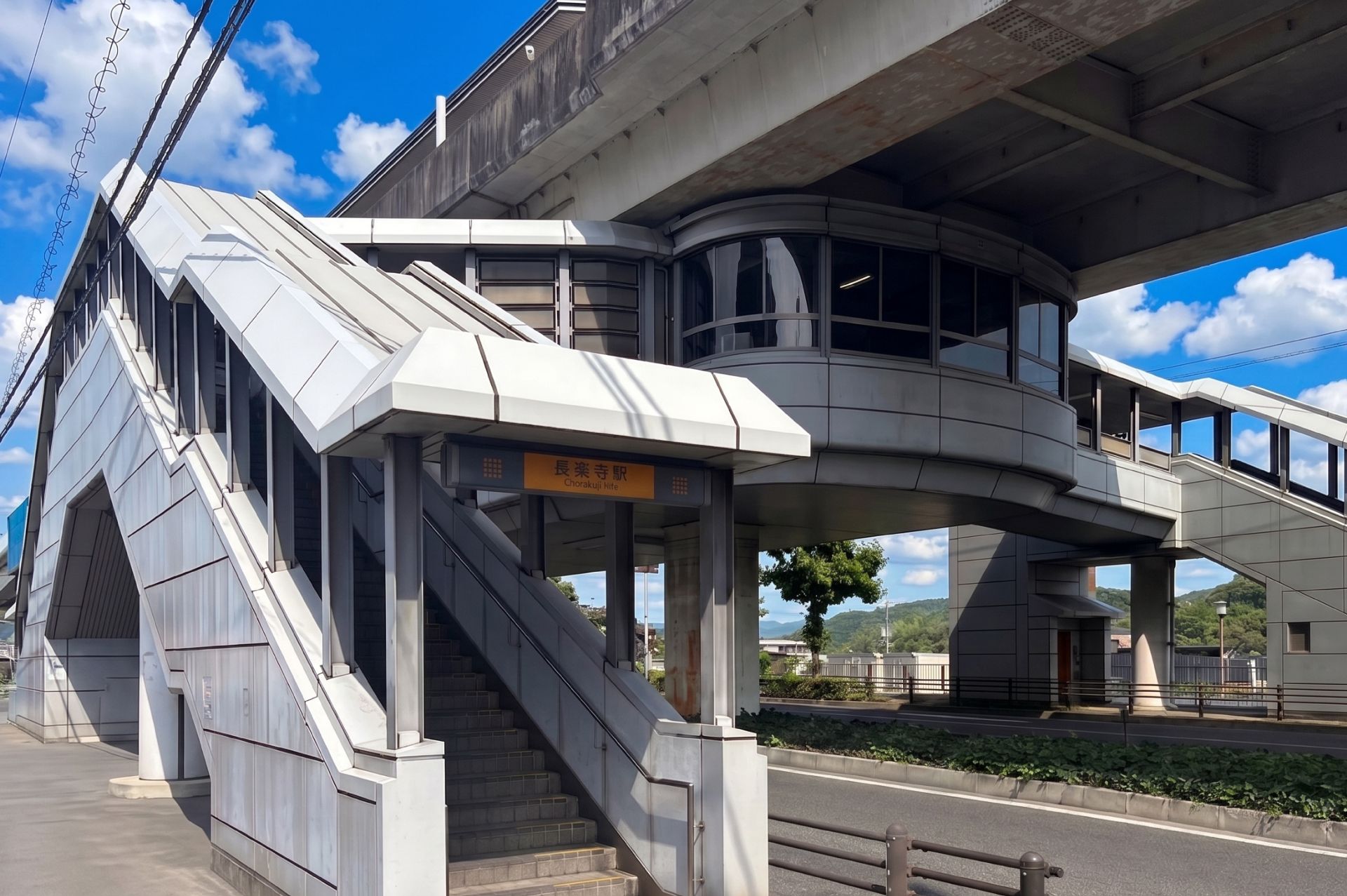 アストラムライン「長楽寺」駅　　徒歩7分（約530ｍ）