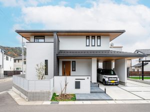 《広島県東広島市》建築士の自邸。水平ラインが美しい洗練の家