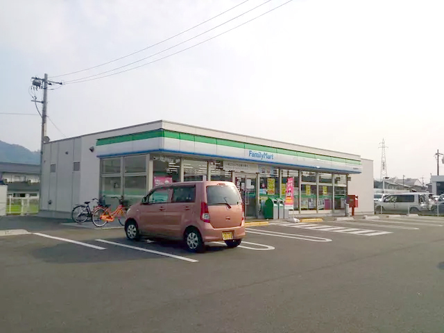 約560m（徒歩7分）