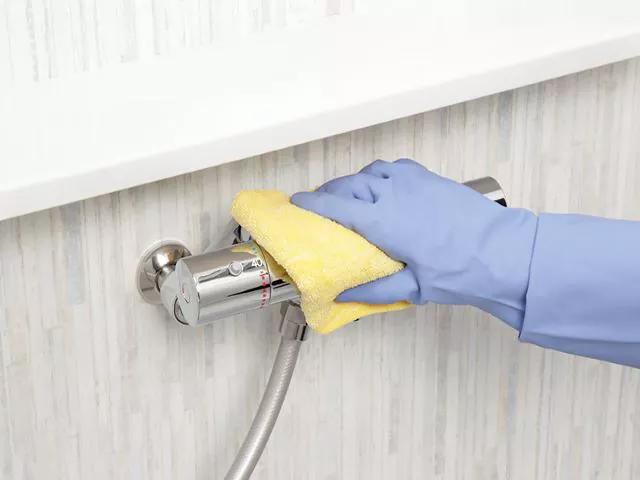 お風呂の水栓の金具の清掃